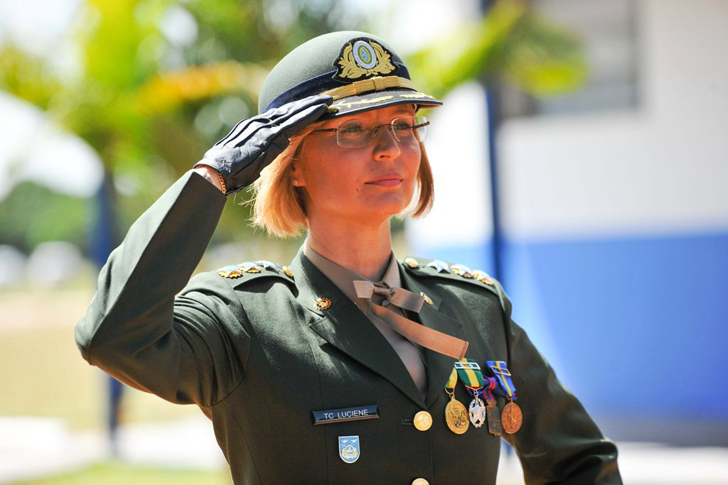 Exército Empossa Primeira Mulher No Comando De Quartel De Engenharia 